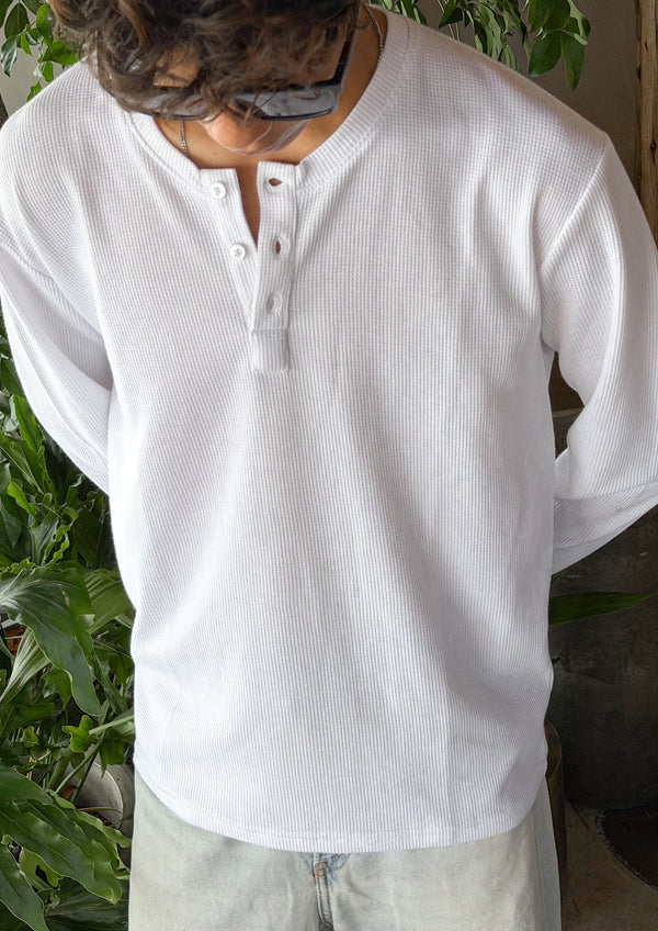 CLASSIC WHITE HENLEY