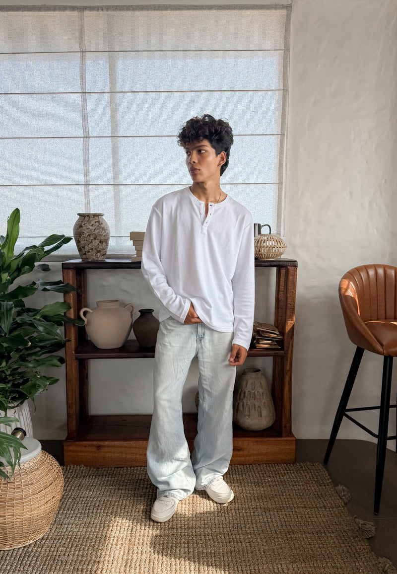 CLASSIC WHITE HENLEY