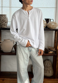 CLASSIC WHITE HENLEY