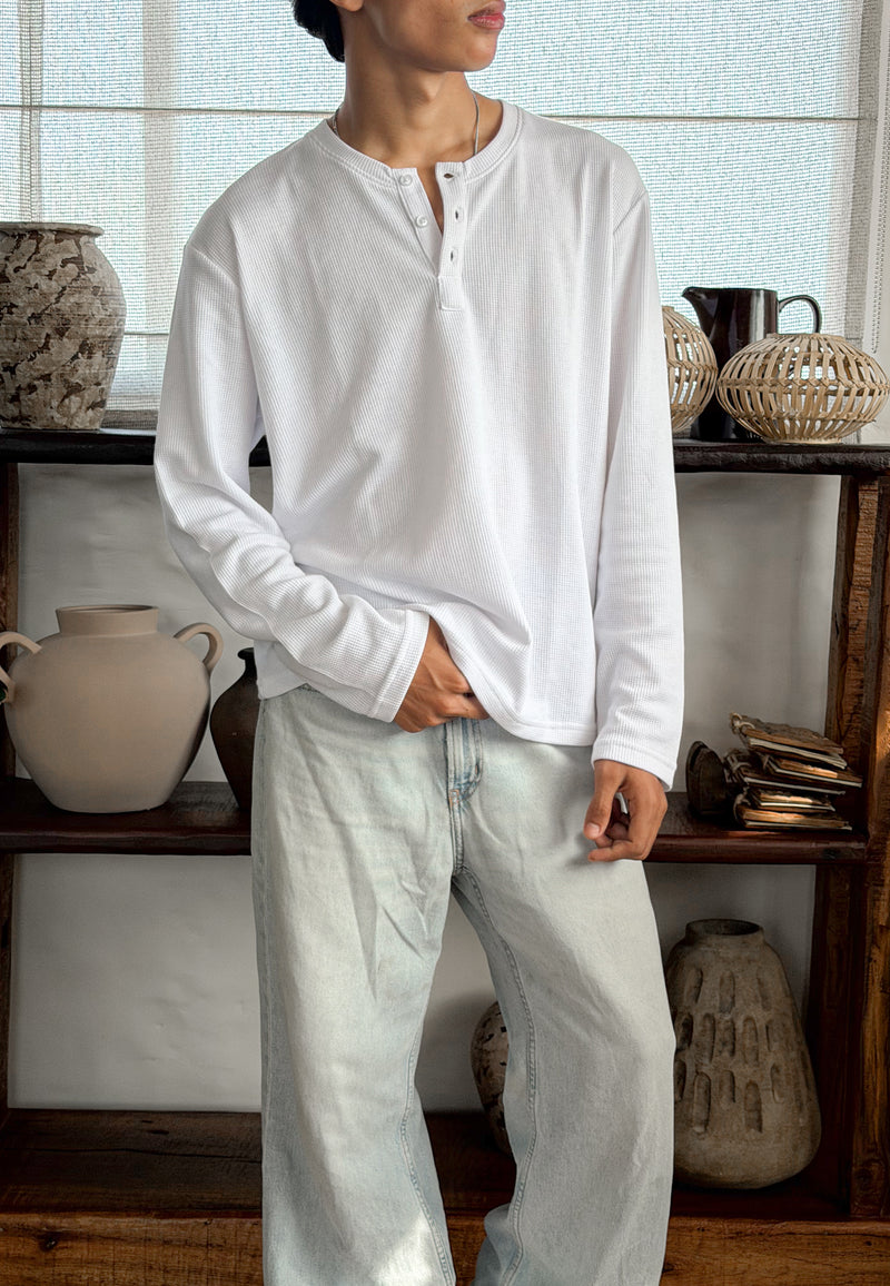 CLASSIC WHITE HENLEY