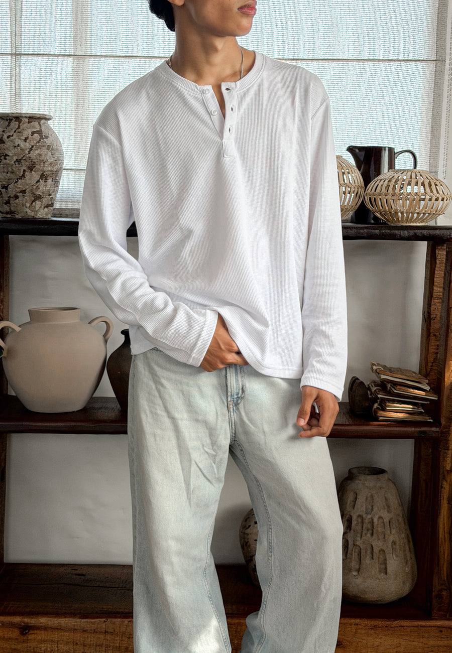 CLASSIC WHITE HENLEY