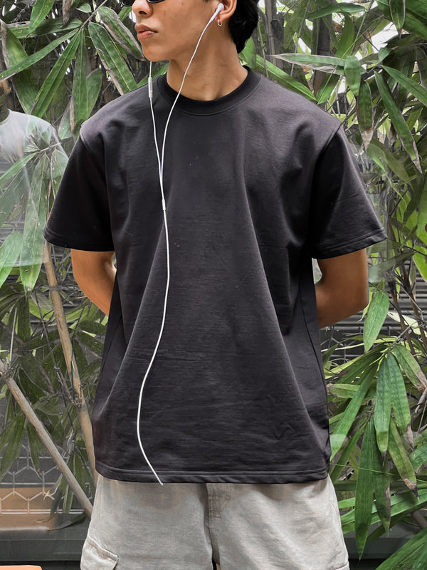 BLACK ESSENTIAL TEE